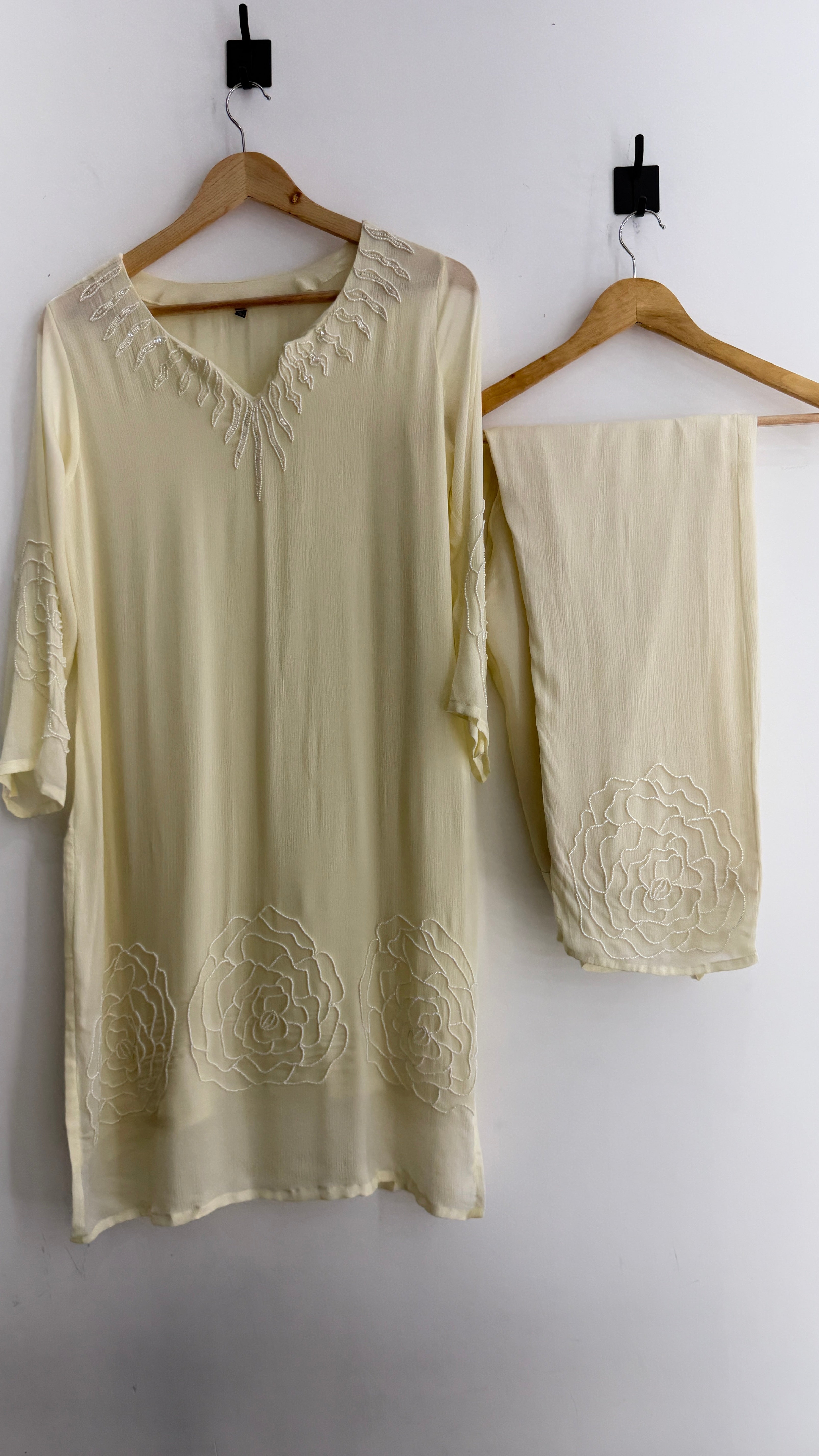 The Rose Whisper Chinnon Set